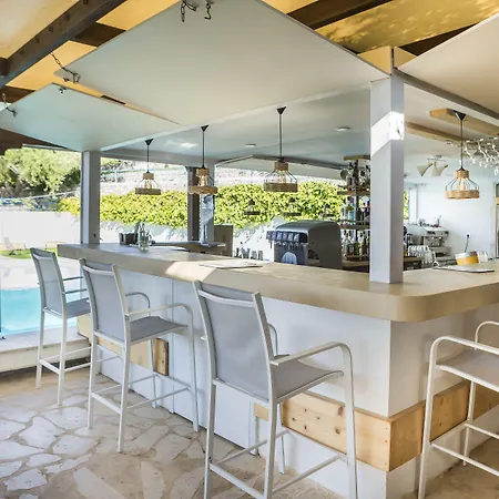 Aparthotel Metaxatos