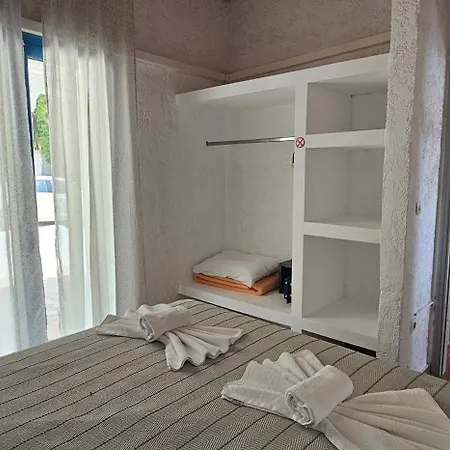 Hotel apartamentowy Metaxatos 4*