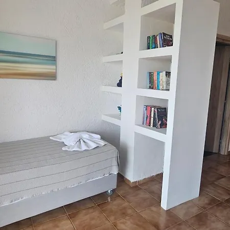 Metaxatos Aparthotel 3*