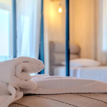 Metaxatos מלון דירות 4*