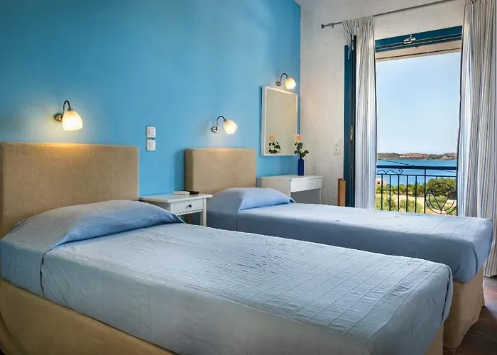 Metaxatos מלון דירות 4*