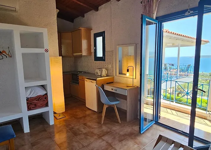 Metaxatos Aparthotel 4*