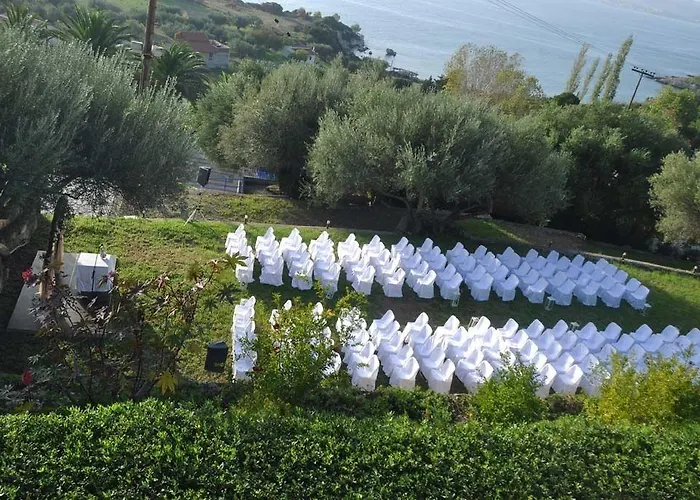 מלון דירות Metaxatos 4*