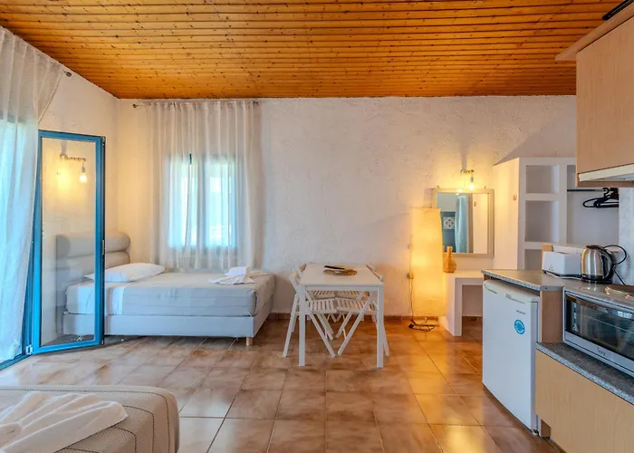 Metaxatos מלון דירות