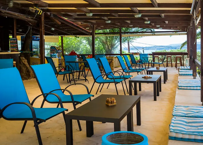 מלון דירות Metaxatos 4*