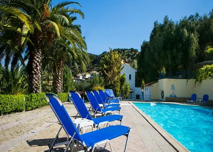 מלון דירות Metaxatos 4*